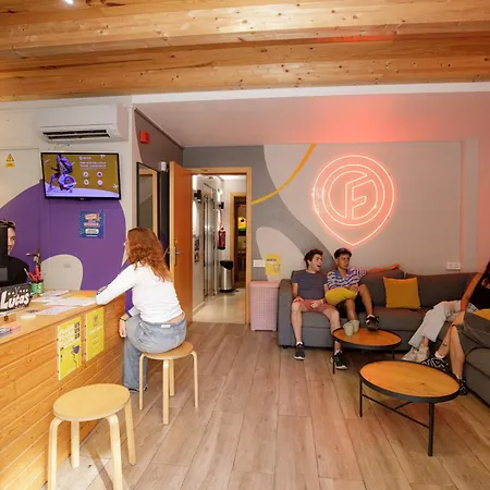 Hostel Onefam Sants *