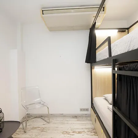 Onefam Sants Auberge de jeunesse *