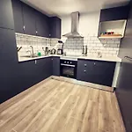 Onefam Sants Vandrerhjem *
