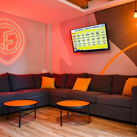 Onefam Sants 旅馆 *